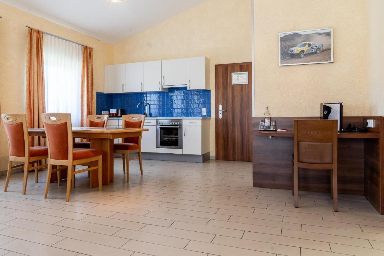 Land-Gut-Hotel Am Ring Meuspath Luaran gambar