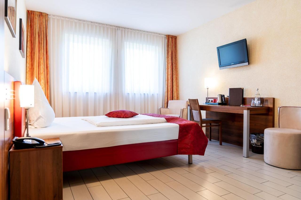 Land-Gut-Hotel Am Ring Meuspath Luaran gambar